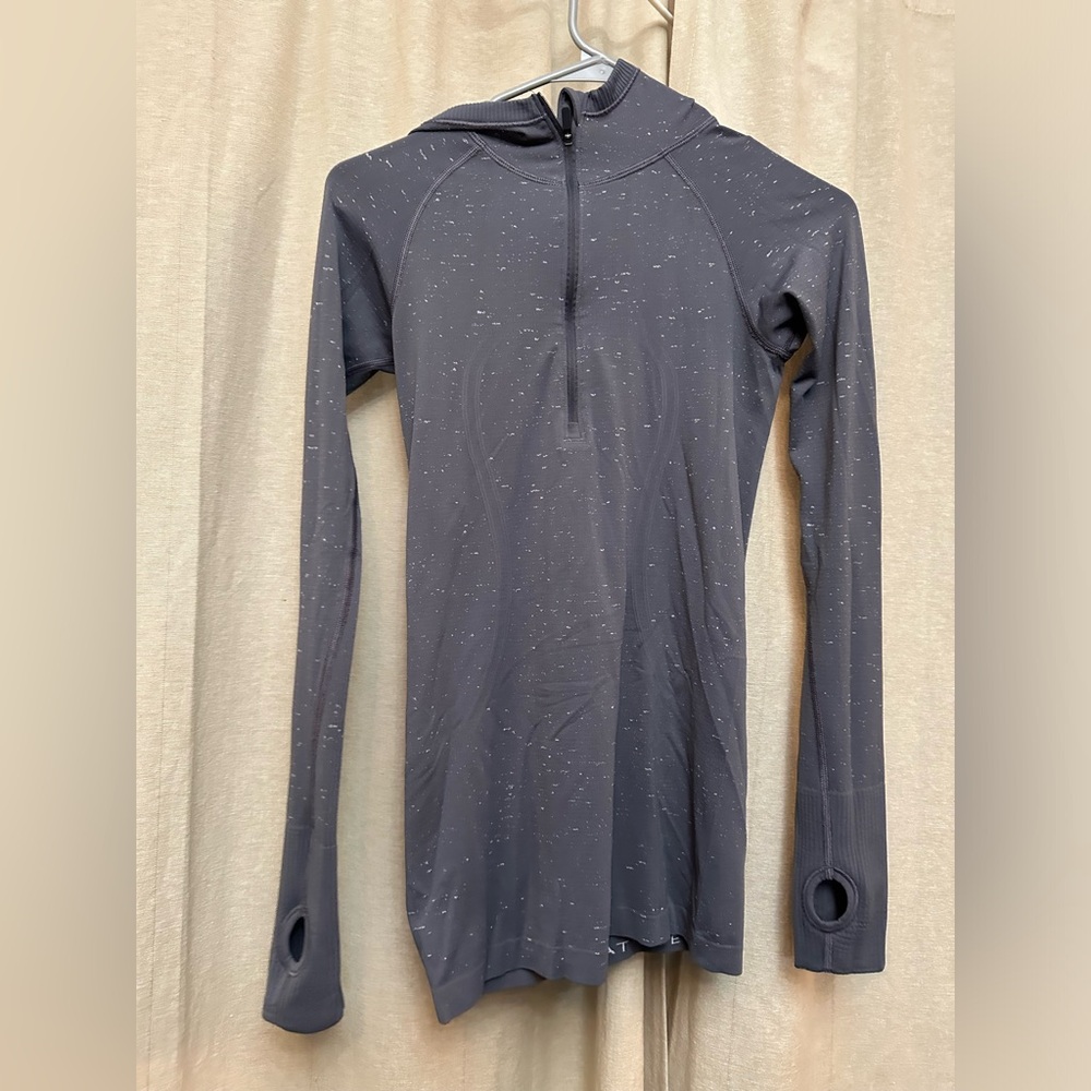 Lululemon bundle activewear long sleeve tops size 4